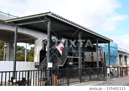 JR武豊線半田駅　保存されているC11 265号機　 135482115