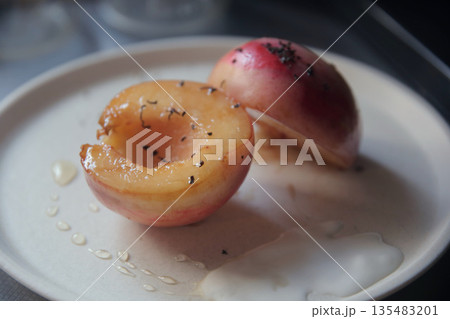 桃のデザート 135483201