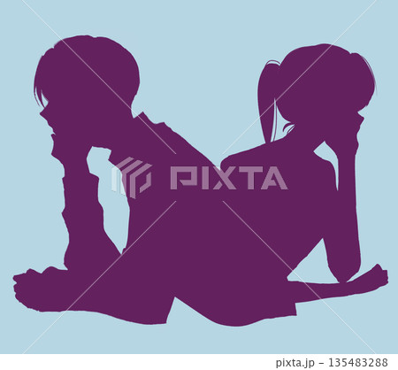 背中合わせの男女　頬杖　影絵　ネガティブ 135483288