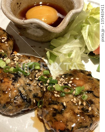 鶏つくねの炭火焼き 鶏つくねの炭火焼き 135483411