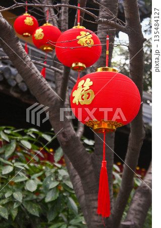 中国上海・春節の龍華寺 135484127