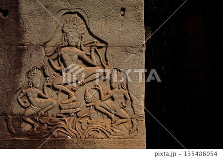 アプサラダンスの壁画 135486054