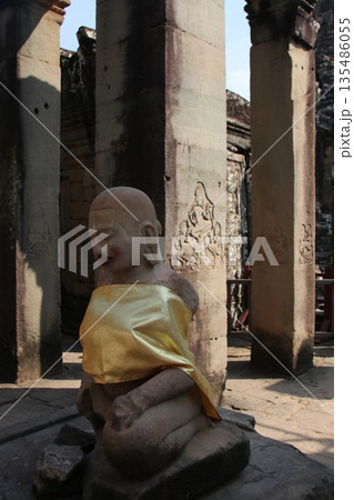 バイヨン寺院の仏像 135486055