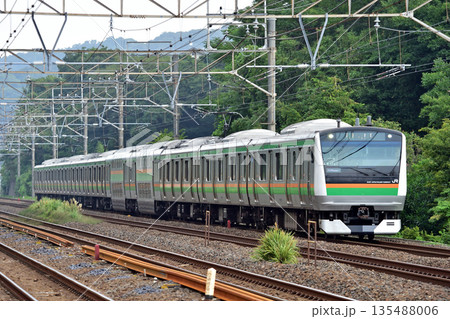 東海道本線　二宮－国府津　JR東日本　E233系3000番台　E-17編成（国府津） 135488006