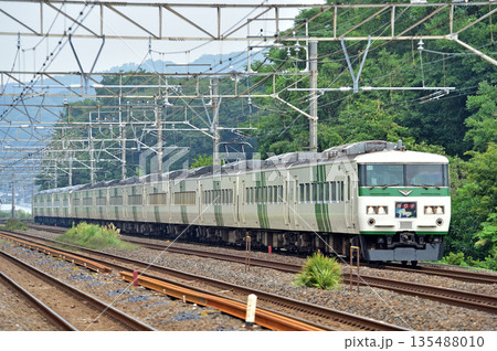 東海道本線 二宮-国府津 JR東日本 185系 A8編成(大宮) 踊り子 東海道本線 二宮-国府津 JR東日本 185系 A8編成(大宮) 踊り子 135488010