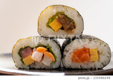 【食べ物素材】恵方巻 135490249