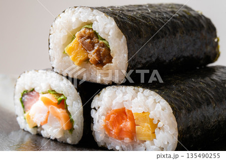 【食べ物素材】恵方巻 135490255