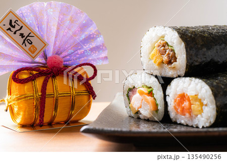 【食べ物素材】恵方巻 【食べ物素材】恵方巻 135490256