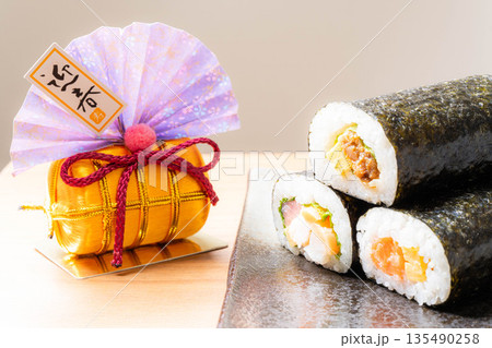【食べ物素材】恵方巻 135490258