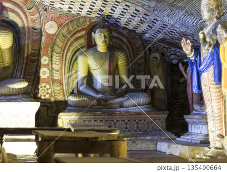 Buddha statue, Sri Lanka 135490664