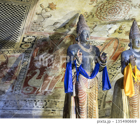 Buddha statue, Sri Lanka 135490669