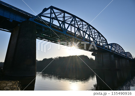 朝日に照らされる太田橋 朝日に照らされる太田橋 135490916