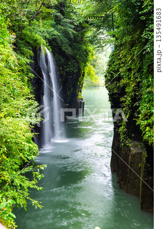 宮崎県 高千穂峡 真名井の滝 日本の滝百選に選ばれた絶景 135491683