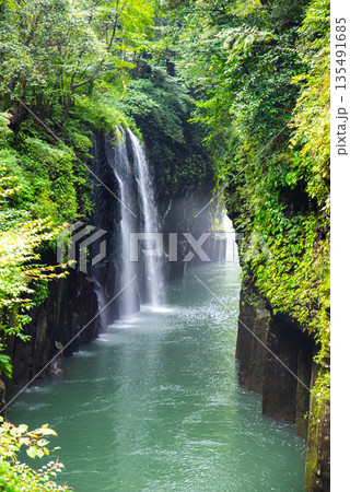 宮崎県 高千穂峡 真名井の滝 日本の滝百選に選ばれた絶景 135491685