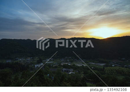 茨城　山里の夜明け（常陸大宮市） 135492108