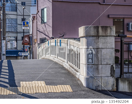 北十間川に架かる「十間橋」の銘板 135492204