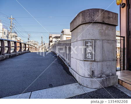 北十間川に架かる「十間橋」の銘板 135492208