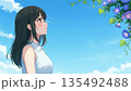 夏空を見上げる女性 135492488