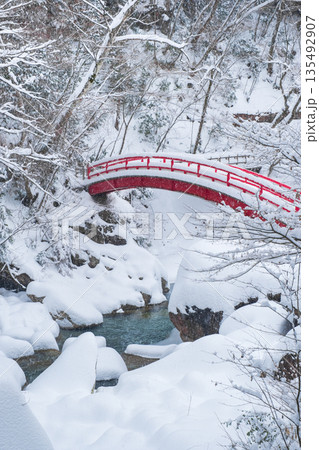 夕森渓谷（冬）：もみじ橋 135492907