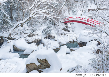 夕森渓谷（冬）：もみじ橋 135492913