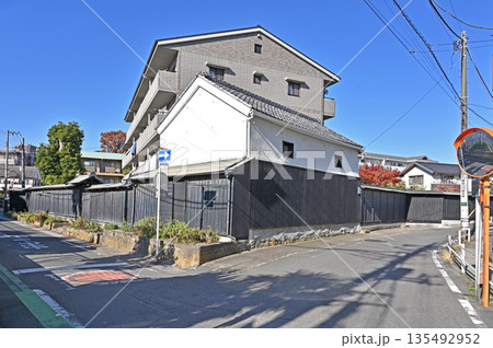 越谷散歩・有瀧家の黒塀　越谷市中町 135492952