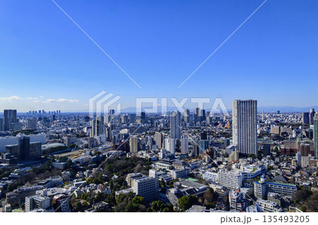 東京都港区 高輪ゲートウェイシティ ニュウマン高輪 28階 翠の庭から富士山と丹沢山塊方面 東京都港区 高輪ゲートウェイシティ ニュウマン高輪 28階 翠の庭から富士山と丹沢山塊方面 135493205