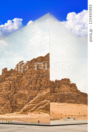 鏡張りの異様な建築・マラヤ・コンサートホールの絶景 135493993