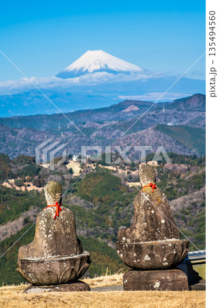 大室山登山リフト 山頂からの五智如来と富士山【静岡県伊東市】 135494560