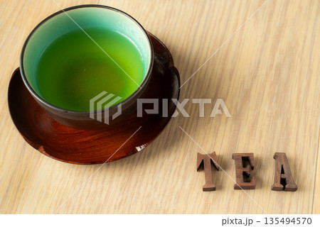 TEAの文字と湯呑み TEAの文字と湯呑み 135494570