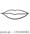 シンプルな唇のイラスト　線画 135494965