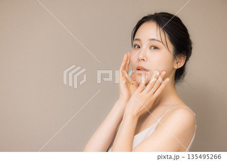 若い女性のビューティイメージ 若い女性のビューティイメージ 135495266