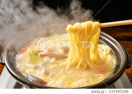 煮込みラーメン 135495286