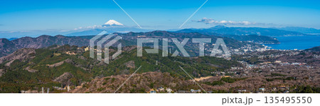 大室山登山リフト 山頂からの富士山　パノラマ【静岡県伊東市】 135495550