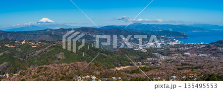 大室山登山リフト 山頂からの富士山 パノラマ【静岡県伊東市】 大室山登山リフト 山頂からの富士山 パノラマ【静岡県伊東市】 135495553