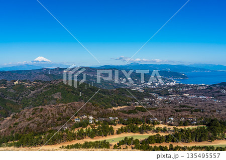 大室山登山リフト 山頂からの富士山【静岡県伊東市】 大室山登山リフト 山頂からの富士山【静岡県伊東市】 135495557