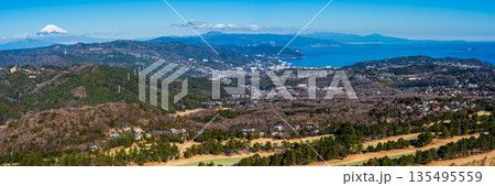 大室山登山リフト 山頂からの富士山　パノラマ【静岡県伊東市】 135495559