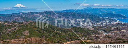 大室山登山リフト 山頂からの富士山　パノラマ【静岡県伊東市】 135495565