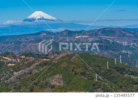 大室山登山リフト 山頂からの富士山【静岡県伊東市】 大室山登山リフト 山頂からの富士山【静岡県伊東市】 135495577