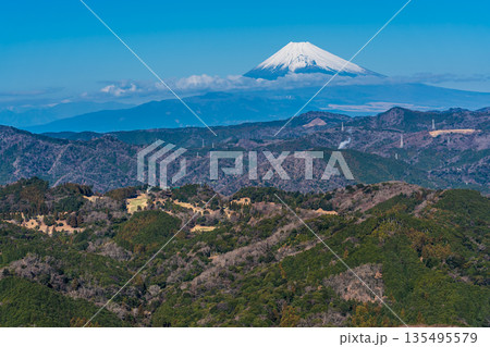 大室山登山リフト 山頂からの富士山【静岡県伊東市】 135495579