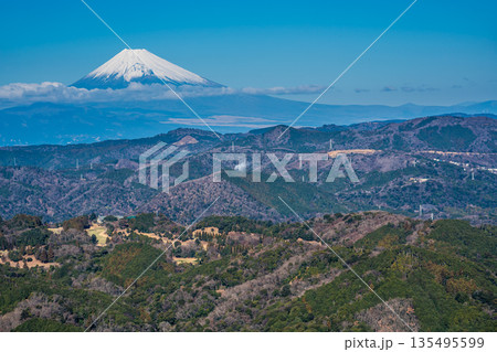 大室山登山リフト 山頂からの富士山【静岡県伊東市】 135495599