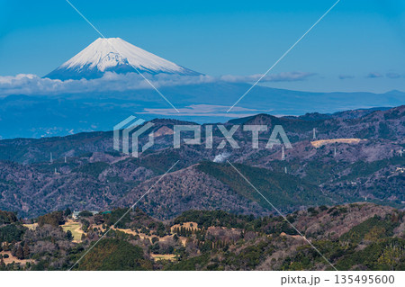 大室山登山リフト 山頂からの富士山【静岡県伊東市】 135495600