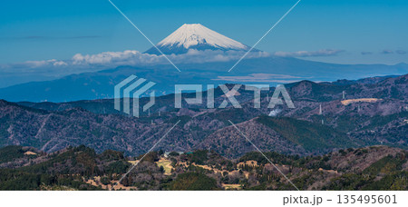 大室山登山リフト 山頂からの富士山 パノラマ【静岡県伊東市】 大室山登山リフト 山頂からの富士山 パノラマ【静岡県伊東市】 135495601