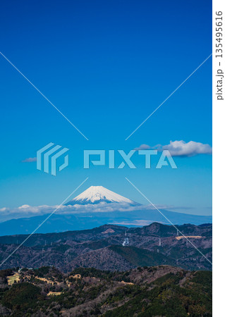 大室山登山リフト 山頂からの富士山【静岡県伊東市】 大室山登山リフト 山頂からの富士山【静岡県伊東市】 135495616