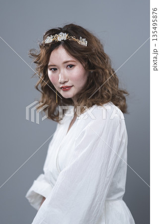 若い女性のビューティーイメージ 135495876