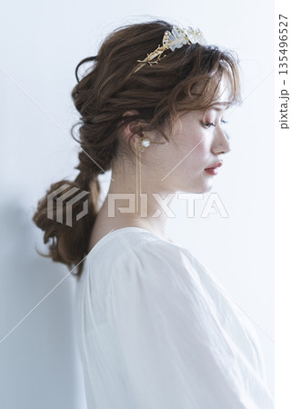 若い女性花嫁、ウェディングドレス、ブライダルイメージ 若い女性花嫁、ウェディングドレス、ブライダルイメージ 135496527