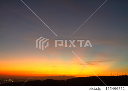 夕暮れの薄明光線 夕暮れの薄明光線 135496832