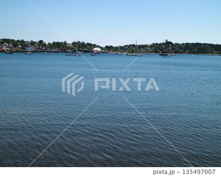 緑豊かなルーネンバーグ旧市街の湾岸風景 緑豊かなルーネンバーグ旧市街の湾岸風景 135497007