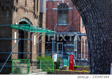 時を止めたカフェの入り 時を止めたカフェの入り 135497364