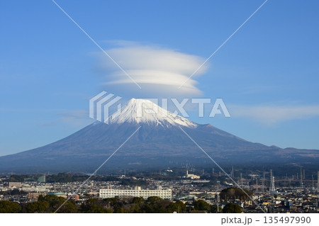 富士山&笠雲 ☆mar_lapin 富士山&笠雲 ☆mar_lapin 135497990