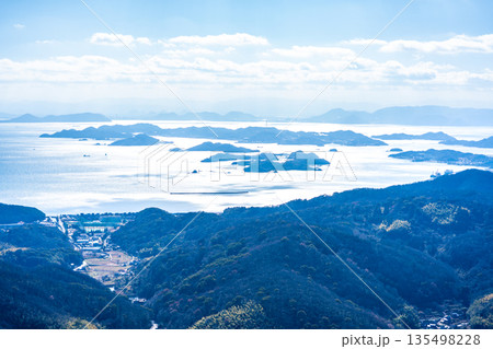 【瀬戸内海国立公園】冬の金甲山から見た直島諸島と瀬戸内海3　岡山県岡山市・玉野市 135498228